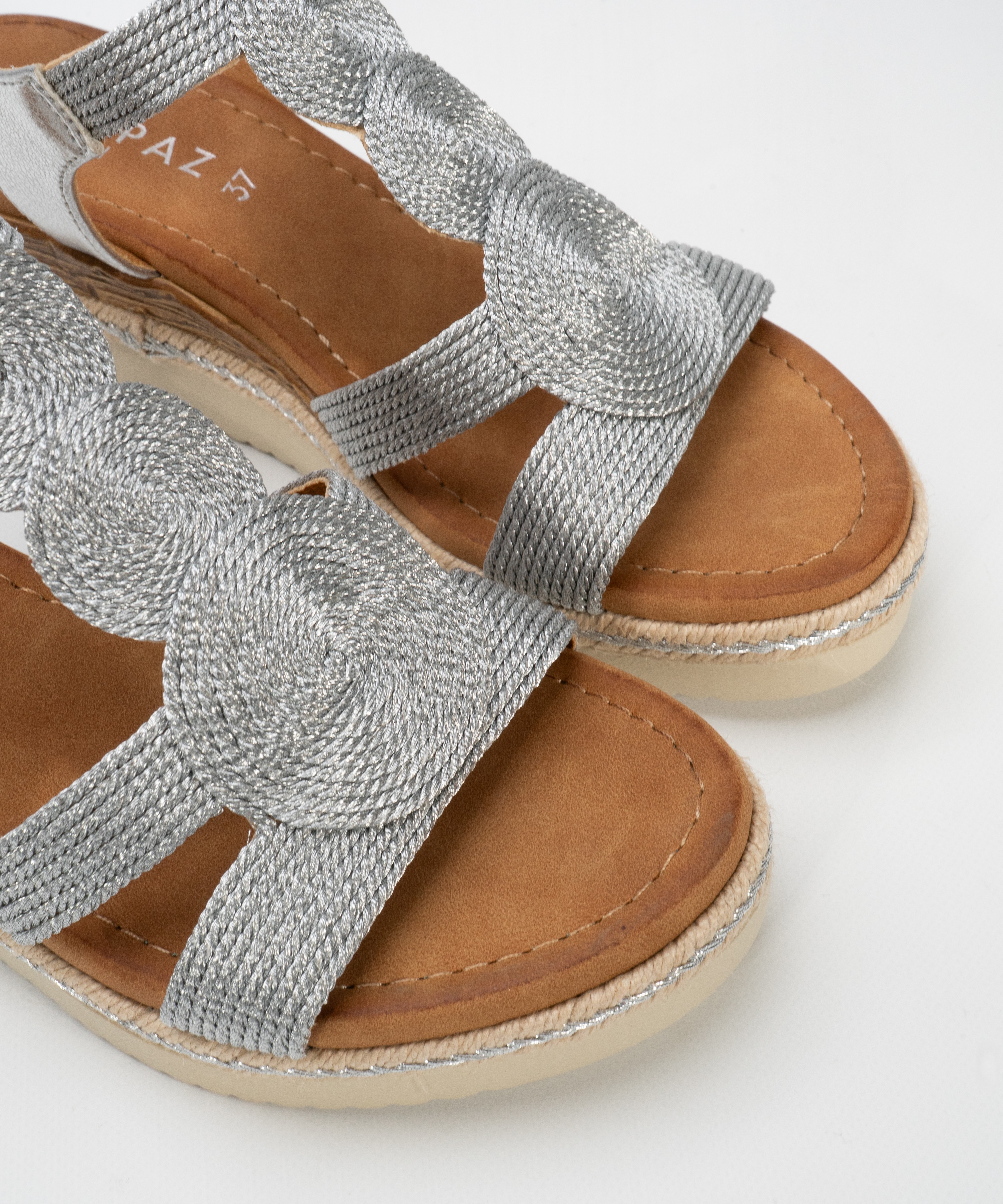 Sandalias cuña bordadas image number null